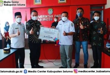 PT. PLN Bengkulu Serahkan Bantuan CSR Pemasangan Listrik Warga Di Kabupaten Seluma