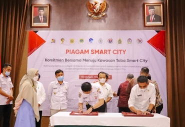 Wabup Karo Tandatangani Piagam Danau Toba Smart City