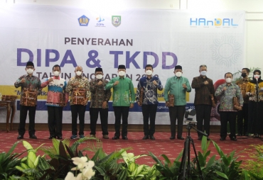 Penyerahan DIPA dan TKDD Provinsi Bengkulu Tahun Anggaran 2022