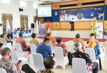Wabup Deli Serdang Serahkan Penghargaan Pemenang Lomba Inovasi Perangkat Daerah