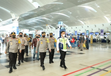 Kapolda Sumut dan Irwasum Polri Cek Pos Pelayanan di Bandara Kualanamu