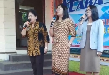 Senator DPD RI Gelar Open House Bupati Karo Ikut Bernyanyi