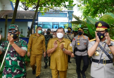 Bupati Ashari Ikuti Zoom Meeting Serbuan Vaksinasi