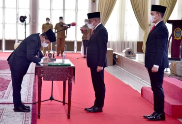 Kukuhkan Kepala BKKBN Ini Pesan Gubsu