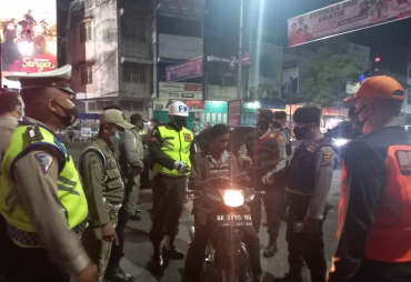 Polres Asahan Bagikan Masker dan Beri Teguran Kepada 79 Orang Tidak Patuh Prokes