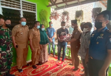 Pemkab Deli Serdang Bantu Keluarga Korban Terseret Banjir 