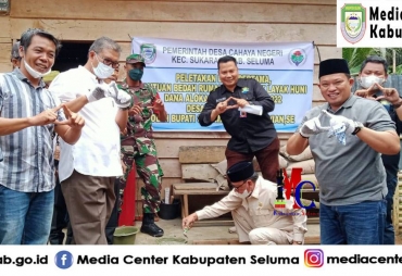 Bupati Seluma Lakukan Peletakan Batu Pertama Rumah Layak Huni Di Desa Cahaya Negri