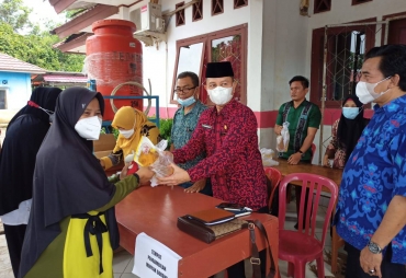 Wakil Bupati  Seluma Meninjau Operasi Pasar Minyak Goreng Sebanyak 6 Ton