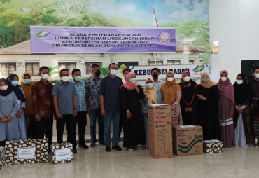 GM PTPN III Persero Wilayah Dasah Hadiah Lomba Kebersihan Lingkungan Hidup