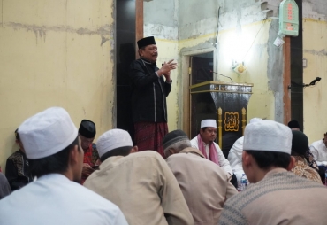 Bupati BU Tarawih di Masjid Nurul Huda Bukit Makmur
