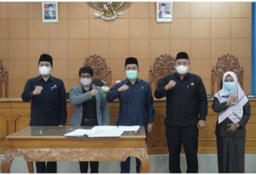 Rapat Paripurna, 7 Fraksi Setujui Perda Perumda Tirta Ratu Samban