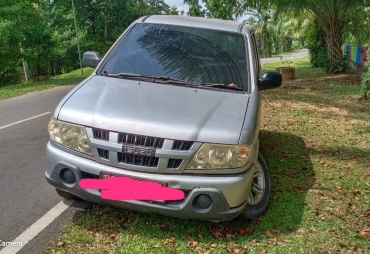 Mini Bus Panter PZ Rusak Ditinggal Pengemudinya di Jalan Komperta Pendopo