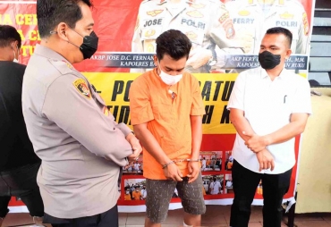 Kapolsek Labuhan Ruku Saat Memaparkan Kronologis Kejadian Saat Jumpa Pers (Foto : Zulfauzan)