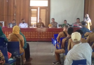 Kapolsek Labuhan Ruku hadiri Rakorpem Kecamatan Tanjung Tiram (Foto : Humas Polres BB)