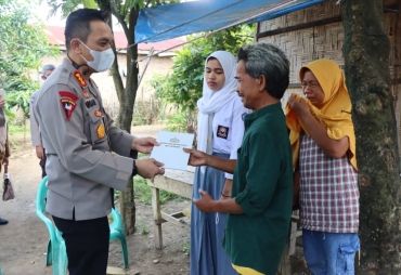 Kapolresta Deli Serdang Beri Bantuan Beasiswa Kepada Anak Putus Sekolah