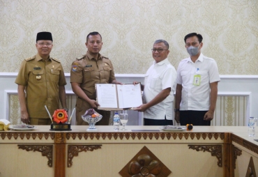 Penandatanganan Berita Acara Serah Terima Sementara Ruas Jalan Banjarsari - Malakoni - Kayu Apuh, dari Dinas PUPR Provinsi Bengkulu kepada BPJN Bengkulu, di Gedung Daerah Balai Raya Semarak Bengkulu