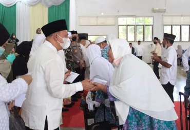 Bupati Labuhanbatu Lepas 216 Calon Jemaah Haji