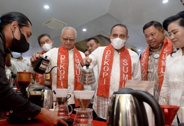 Gubernur Edy Rahmayadi saat acara pelantikan pengurus Dewan Kopi Indonesia (Dekopi) Perwakilan Sumut