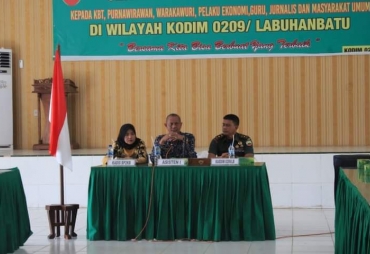 Asisten I Setdakab Labuhanbatu Drs. Sarimpunan Ritonga, M.Pd. membuka rapat Persiapan Pelaksanaan Hari Keluarga Nasional