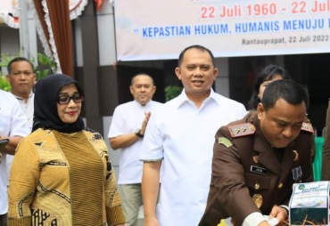 Bupati dan Wabup Labuhanbatu Hadiri Peringatan Hari Bhakti Adhyaksa
