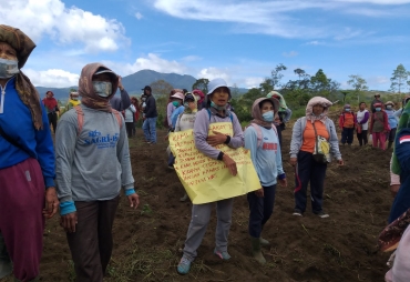Warga Desa Pertibi Protes Pembukaan LUT