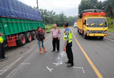 Personil Satlantas Polres Batu Bara saat olah Tempat Kejadian Perkara (TKP) (foto/HumaspolresBB)