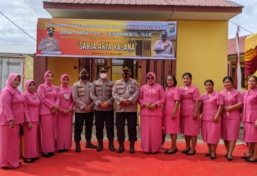 Waka Polres Batu Bara saat meresmikan rumah dinas Polsek Medang Deras (foto/istimewa)