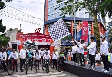 Gubernur Sumatera Utara (Sumut) Edy Rahmayadi melepas ratusan peserta gowes dan senam sehat yang bertajuk Go Sehat bersama Bank Sumut