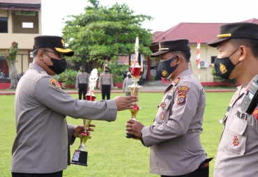 Wakapolresta DS Anugerahkan Reward dan Punishment Kerbersihan Lingkungan Kerja