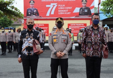 Kapolresta DS Pimpin Upacara Kenaikan Pangkat dan Purna Bakti Personil