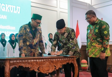 Gubernur Rohidin, usai menghadiri Pelantikan Pengurus Himpunan Mahasiswa Islam (HMI) Cabang Bengkulu periode 2022-2023, di Balai Raya Semarak Bengkulu, Minggu (11/9).