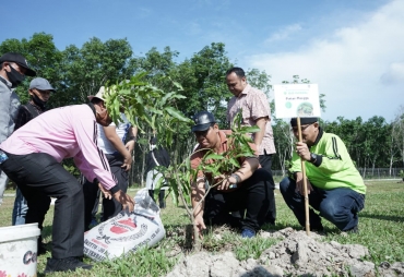 DLH dan BPJS Ketenagakerjaan Lakukan Penanaman Pohon