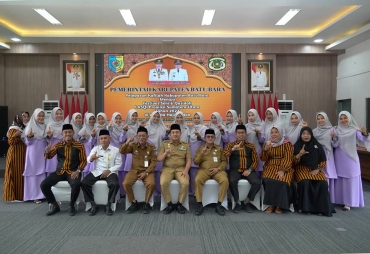 Bupati Batu Bara Ir Zahir saat foto bersama peserta  kafilah asal Batu Bara (foto: KominfoBB)