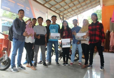 Sekumpulan pemuda yang menamakan kelompoknya sebagai Satria Jack Racing Team