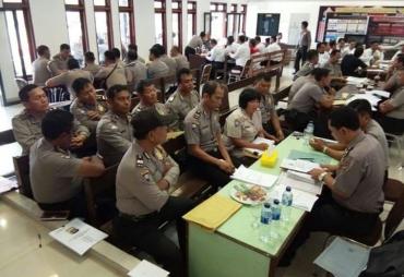  Itwasda Polda Sumut melaksanakan pemeriksaan terhadap personil.