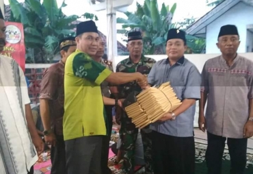 Bupati Tuba Memberikan Bantuan