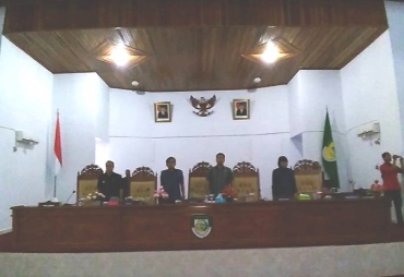 Tampak Ketua DPRD Seluma Husni Tamrin memimpin Rapat Paripurna