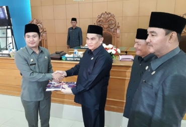 Ketua DPRD Bengkulu Utara Aliantor Harahap menerima penyampaian nota pengantar terhadap 3 Raperda