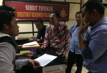 Timhum Helmi-Dedy saat melaporkan ke Polda Bengkulu