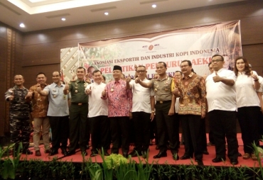 Usai Acara Ketua AEKI Berfoto bersama dengan tamu undangan