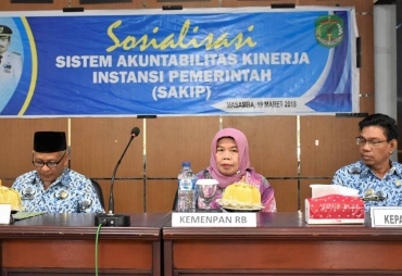 Sosialisasi ini dibuka Asisten II Bidang Ekonomi Pembangunan, Syamsul Syair