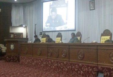 Tampak Ketua DPRD Provinsi Ihsan Fajri memimpin Rapat Paripurna