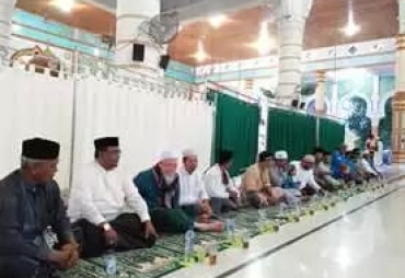 Suasana Wakil Bupati Aceh Utara Fauzi Yusuf Buka Puasa Bersama Masyarakat Paloh Gadeng Kec. Dewantara