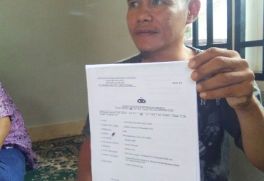  Antoni Razendra alias Toni (44) warga kelurahan Pasar Bhayangkara kecamatan Talang Ubi