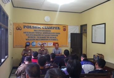 Kapolsek ciampel waktu berkordinasi dengan serikat buruh karawang