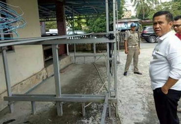 Kapolsek barat, AKP Sopyan Hadi dan didampingi kasat Reskrim, AKP Eryadi Yusnanto