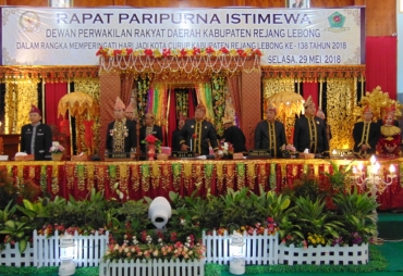 Tampak Ketua DPRD RL Memimpin Rapat Paripurna