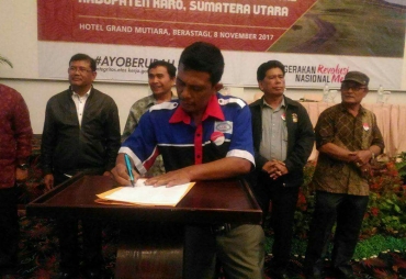 Tampak Kemenko Berfoto Bersama 