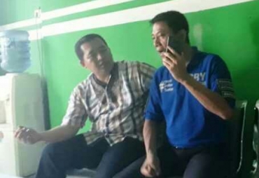 Balon Bupati Purwakarta Lutfi Bamala (Kanan) 