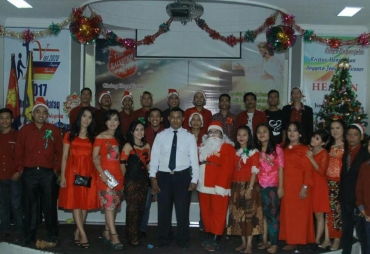Keterangan Foto : Perayaan natal AKSHA di Gereja Bala Keselamatan Kabanjahe bersama anak-anak panti asuha. ( Foto Ellya)